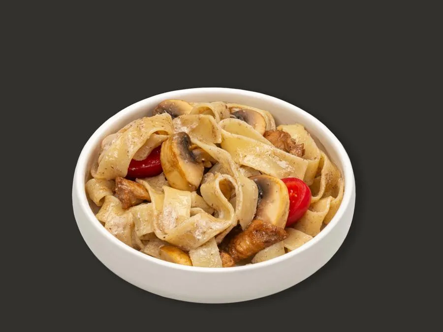 Феттучини с курицей и грибами